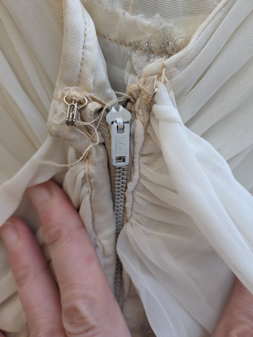 Romantic vintage wedding dress - Picture 6 of 14